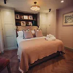 Hotel The Fountaine