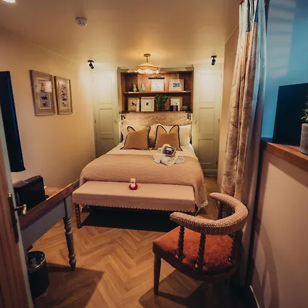 Hotel The Fountaine 3*